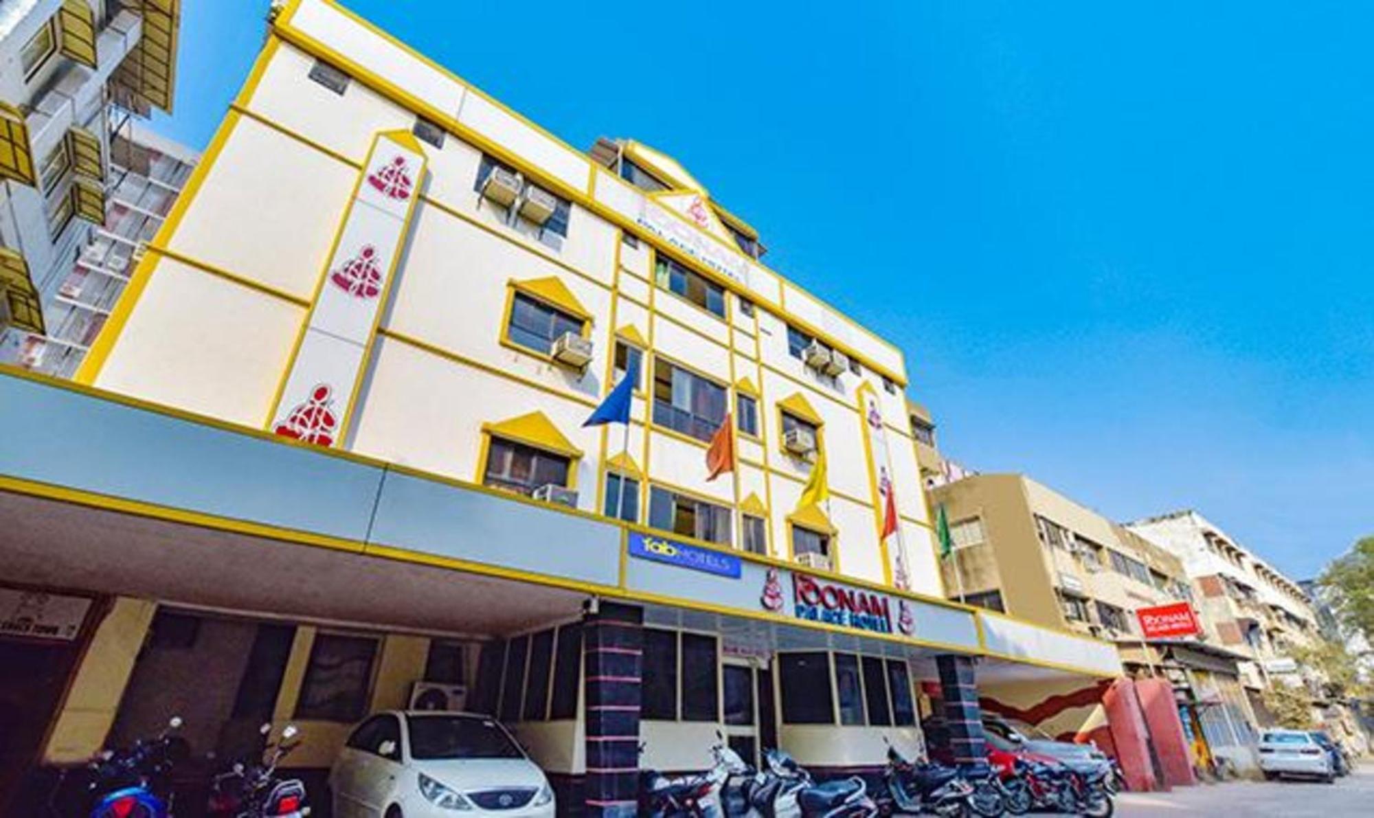 Fabexpress Poonam Palace Ahmedabad Exterior foto